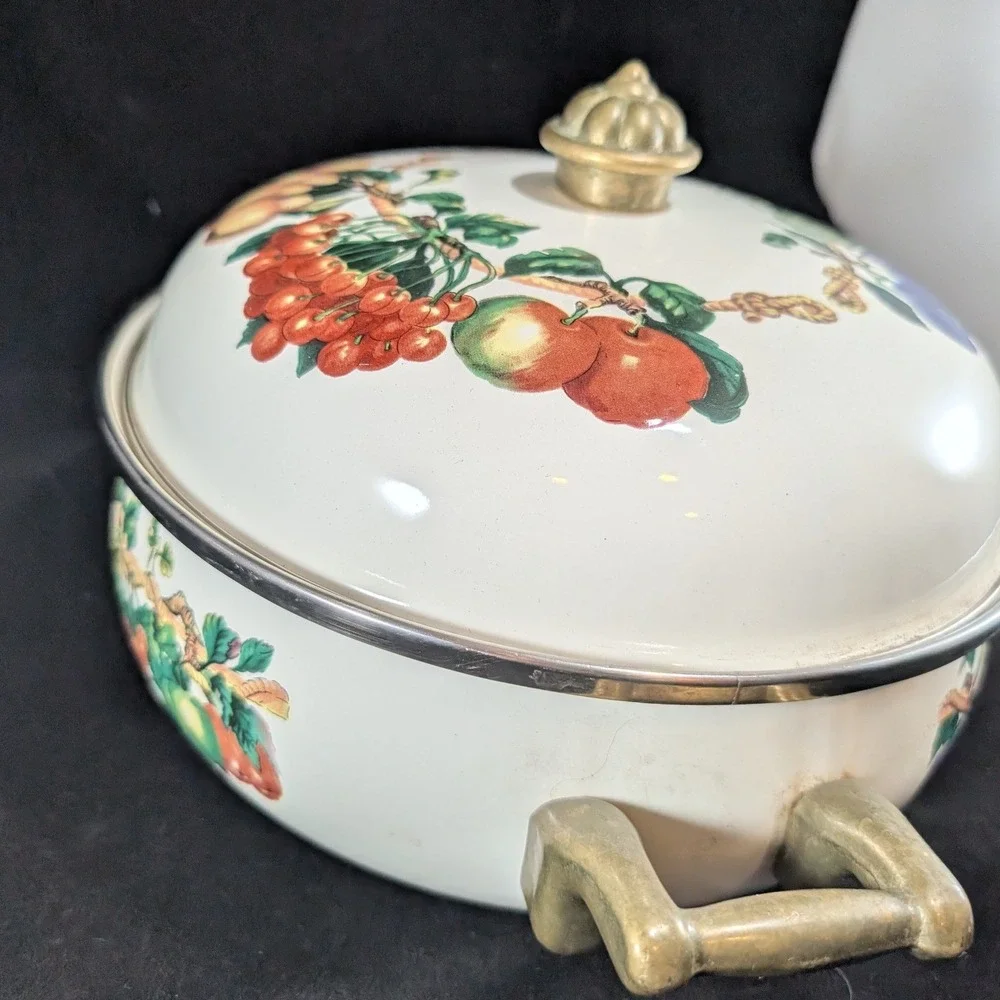 Tabletops Unlimited Fruit Garden‎ 10 Inch Enamel Dutch Oven Casserole with Lid